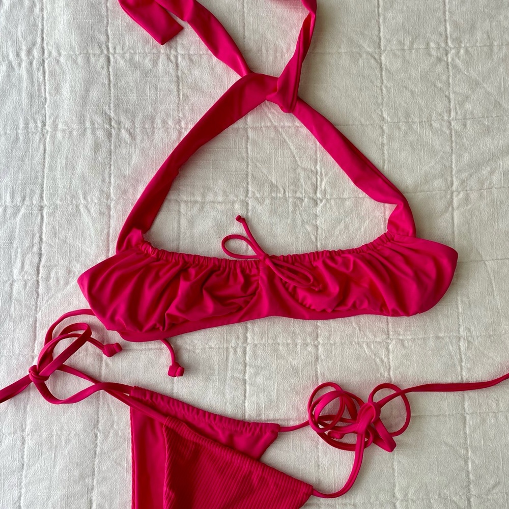 NWOT Frankie’s Bikinis - Halter Bikini Top - Pink - Size S